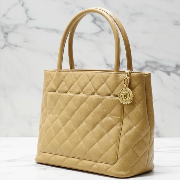 Chanel Medallion Tote Beige Caviar Gold HW - Picture 4 of 10